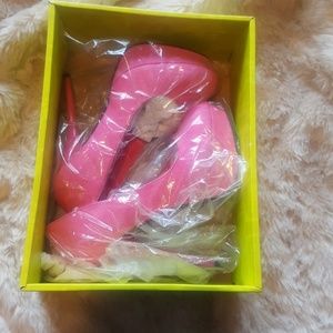 New.... box is shown in pictures but its damaged.